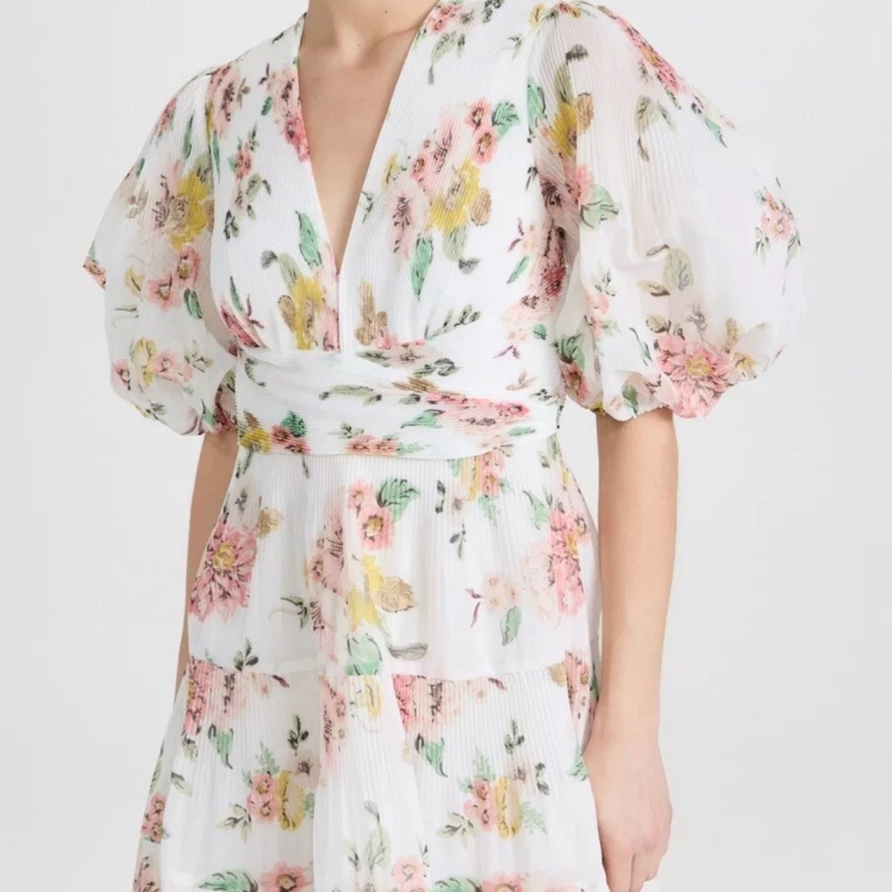 Zimmerman Floral print
Elbow-length puff sleeves with elastic cuffs size 6